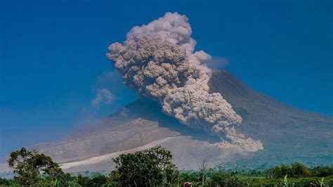 sulawesi volcano eruption